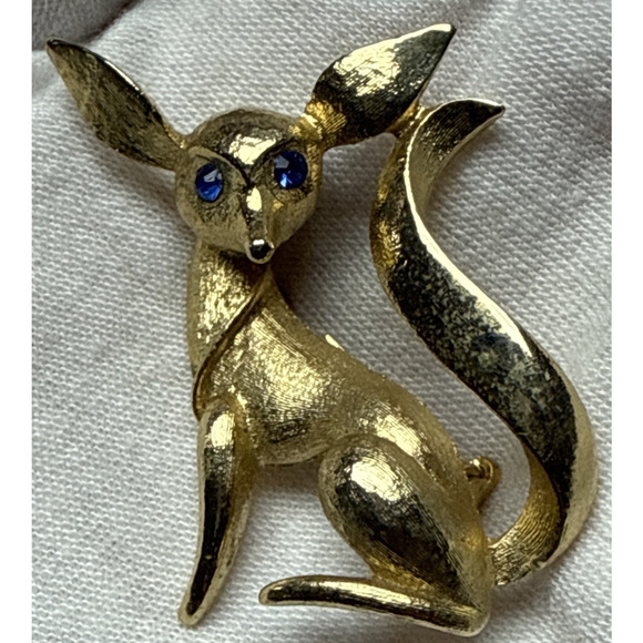 MCM Fox Pin Brooch Gold Tone Blue Rhinestone Eyes Dog Fennec - Picture 9 of 11